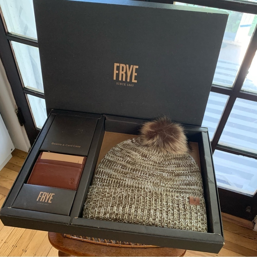 FRYE | NWT Gift Set Brown Marled Knit Beanie & Brown Leather Card Case Carrier